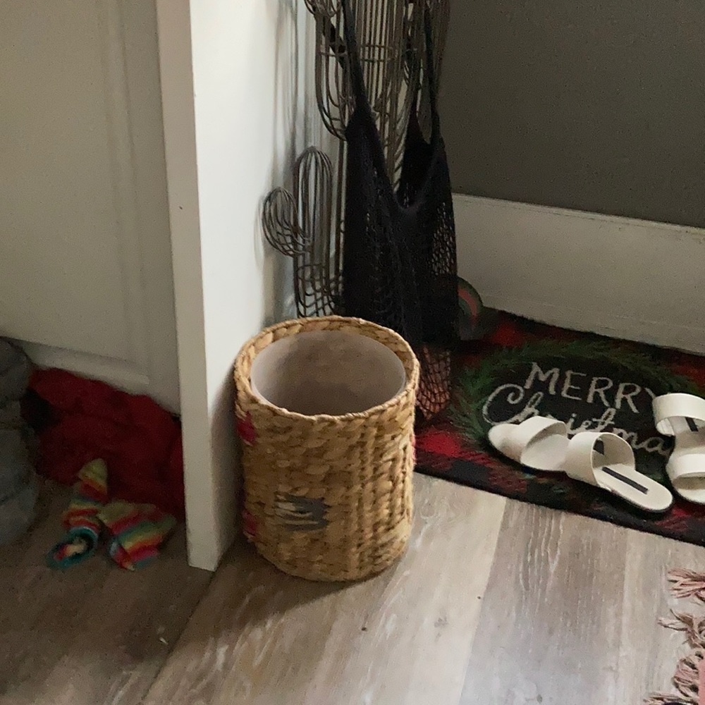 Trash can